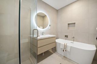 Lakewalk Retreat Luxe 3BR Home Near Lake and Beach - 4