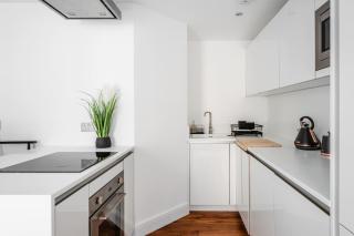 Central Stays at Liverpool Street - London - 8