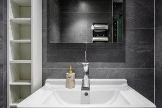Central Stays at Liverpool Street - London - 7