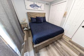 Waterfront 2BR Nautical Cottage on Grass Lake Hot Tub, Firepit, Year Round Fun - Spring Grove - 5
