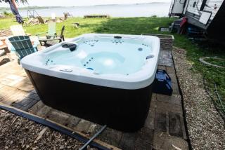 Waterfront 2BR Nautical Cottage on Grass Lake Hot Tub, Firepit, Year Round Fun - Spring Grove - 7