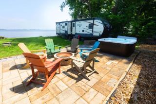 Waterfront 2BR Nautical Cottage on Grass Lake Hot Tub, Firepit, Year Round Fun - 8