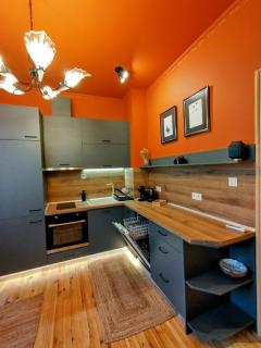 Moon House Red - 8