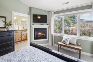 Escape to Mountainview Haven Spacious Retreat with Hot Tub at Mount Snow - 5