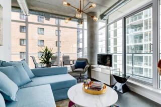 Modern 1BR Condo for 4 Great Views and Balcony - Calgary - 9