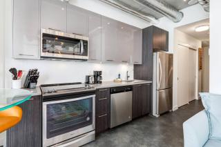 Modern 1BR Condo for 4 Great Views and Balcony - Calgary - 8