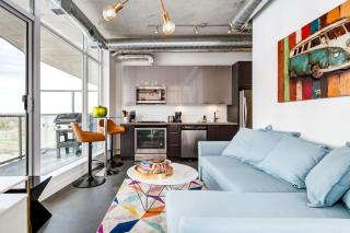 Modern 1BR Condo for 4 Great Views and Balcony - Calgary - 8