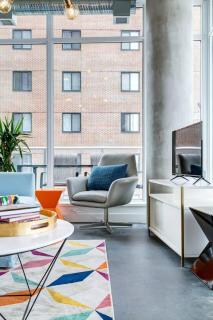 Modern 1BR Condo for 4 Great Views and Balcony - Calgary - 2