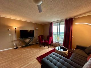 2-Storey Condo in The Fortress with Pool, Gym, WiFi, Parking - Calgary - 9