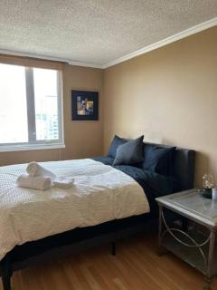 2-Storey Condo in The Fortress with Pool, Gym, WiFi, Parking - Calgary - 6