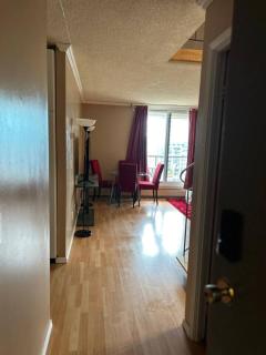 2-Storey Condo in The Fortress with Pool, Gym, WiFi, Parking - Calgary - 1