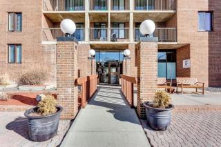 2-Storey Condo in The Fortress with Pool, Gym, WiFi, Parking - Calgary - 0