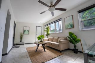 The Sunny Spot close to airport and MIA - 0