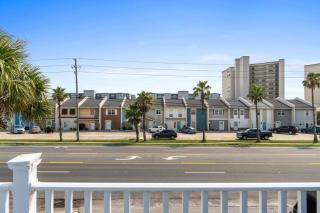 Pet-Friendly Coastal Townhome | Walk to Beach & Local Dining - 2