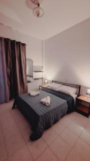 Glossy Messinian Escape Cozy Yard - 7