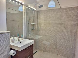 Sunny Central Studio, Parking&Balcony - Oradea - 9