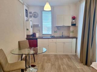 Sunny Central Studio, Parking&Balcony - Oradea - 8