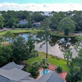 Secluded Family Retreat with Private Pool, BBQ, Outdoor Living - Hilton Head Island - 5