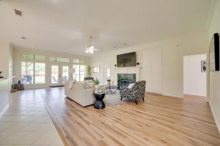 Game Room and Bar Secluded Getaway in Farmersville - 4