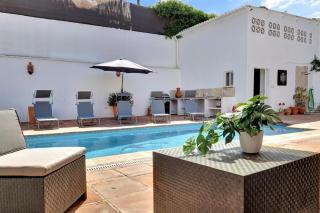 Hermosa y Amplia Casa con Piscina y Garage - 3