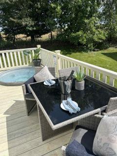 Kingfisher Hot Tub Lodge - Tattershall - 0