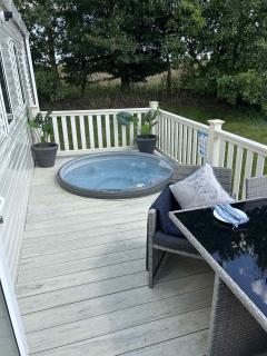 Kingfisher Hot Tub Lodge - 7