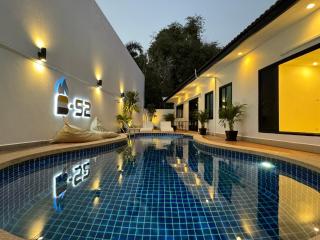 B52 Pool Villa Pattaya - 8