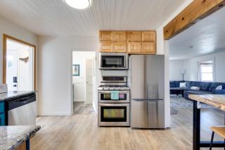Walk to Shore Rockaway Beach Retreat with Hot Tub! - Rockaway Beach - 4