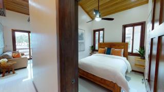 Millionaire's Row Beachfront Luxury Retreat - San Pedro - 2