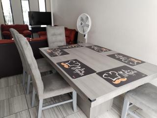 CASA MODERNA y SEMINUEVA EN RESIDENCIAL PRIVADO y TRANQUILO - 6