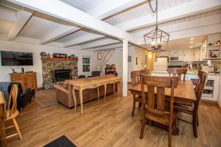 Hillhouse By Hauserman Rentals - 7