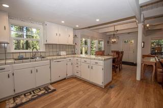 Hillhouse By Hauserman Rentals - 4