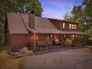 ER3 - Best of Both Worlds -Great location-Close to town cabin - 9