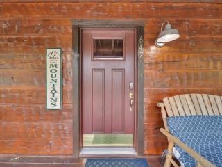 ER3 - Best of Both Worlds -Great location-Close to town cabin - Pigeon Forge - 8