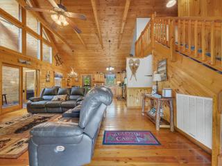 ER3 - Best of Both Worlds -Great location-Close to town cabin - 6