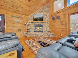 ER3 - Best of Both Worlds -Great location-Close to town cabin - 4