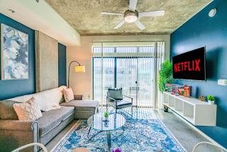 Stylish 1BD - Central Downtown - Gym, Pool, Parking - 0