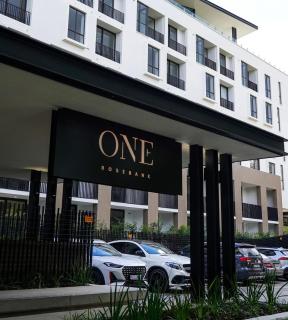 Luxe Minimal Studio at One Rosebank - 8