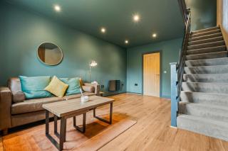 Stylish 2 Bedroom Home to Work and Relax - 7