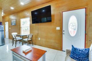 2 Mi to Family Attractions Brownsville Cottage! - 5