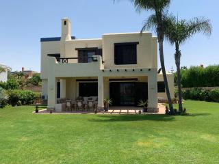 Serene Escape 4 Bedrooms Villa - Hacienda Red - 0