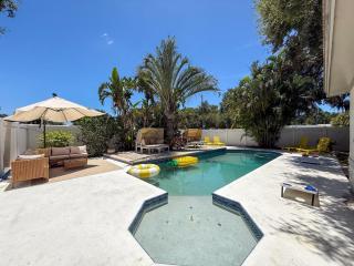 Modern 3BR Retreat with Pool & Fire Pit - Largo - 5