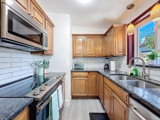 Modern 3BR Retreat with Pool & Fire Pit - Largo - 4
