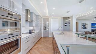 Water Views Spacious Three-Bedroom Condo - 5