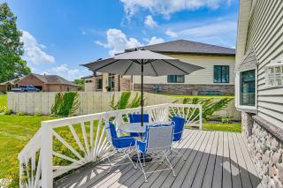 Private Indoor Hot Tub Fish and Boat on Sylvan Lake - - 9