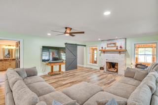 Private Indoor Hot Tub Fish and Boat on Sylvan Lake - - 8