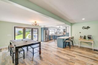 Private Indoor Hot Tub Fish and Boat on Sylvan Lake - - 3