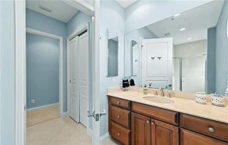Luxurious Three-Bedroom Penthouse with Expansive Bay Views - 5