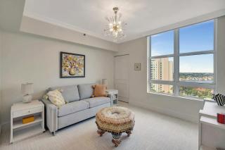 Luxurious Three-Bedroom Oceanfront Apartment - 4