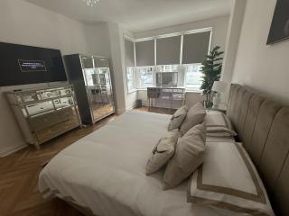 Southend Apartment With Parking, Private Garden and Beach Side Location - 7